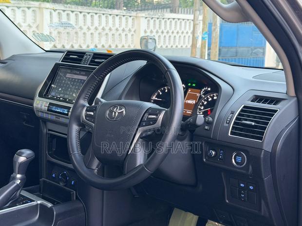 Toyota Land Cruiser Prado 2.7 2023 Gray