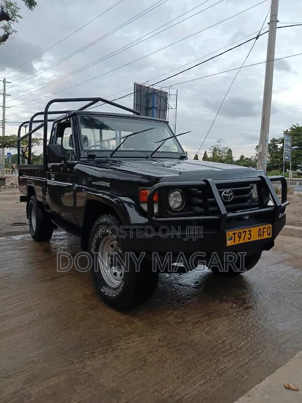 Toyota Land Cruiser 2010 Black