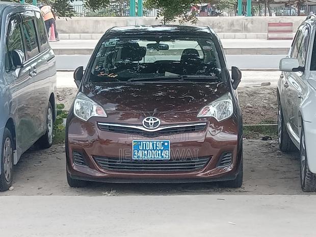Toyota Ractis 2012 Brown