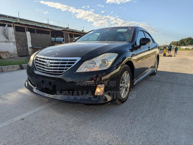 Toyota Crown 2010 Black
