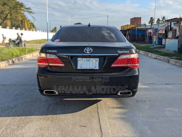 Toyota Crown 2010 Black