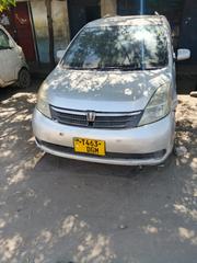 Toyota ISIS 2005 Silver for sale