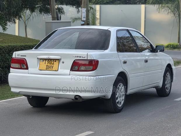 Toyota Carina 2000 White