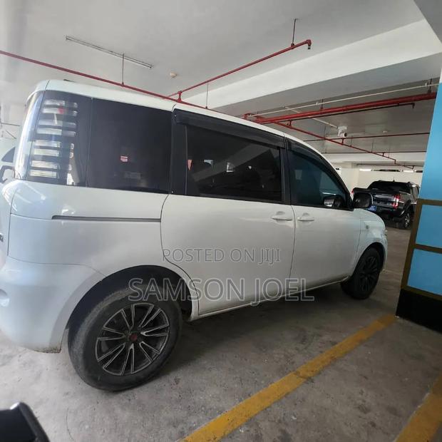 Toyota Sienta 2006 White