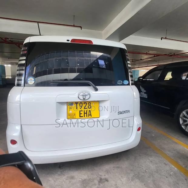 Toyota Sienta 2006 White