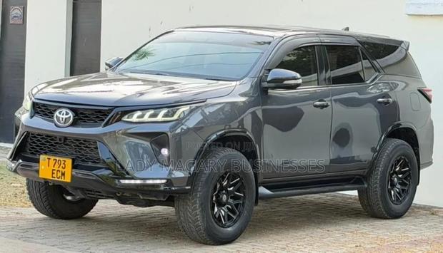 Toyota Fortuner 2.8 D AWD 2018 Gray