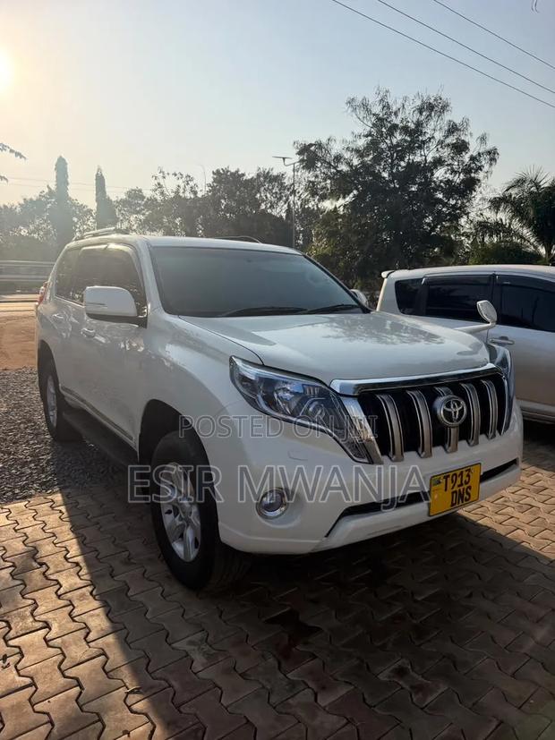 Toyota Land Cruiser Prado 2016 White