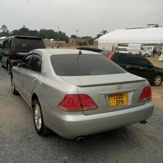 Toyota Crown 2004 Silver