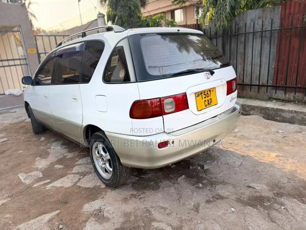 Toyota Ipsum 2003 White