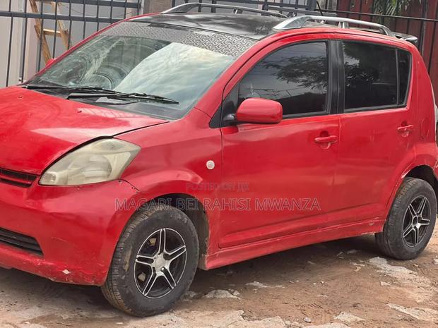 Toyota Passo 2005 Red