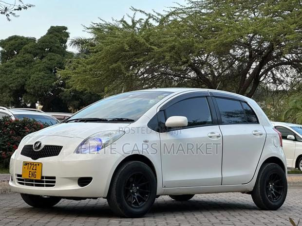 Toyota Vitz 2009 Pearl