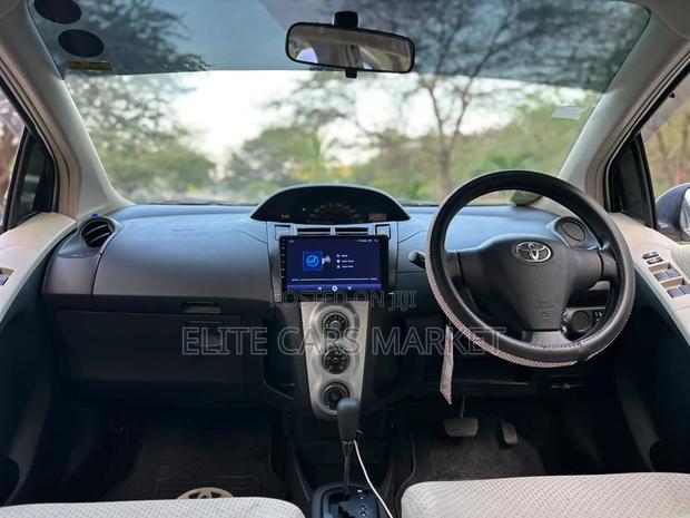 Toyota Vitz 2009 Pearl