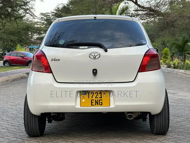 Toyota Vitz 2009 Pearl