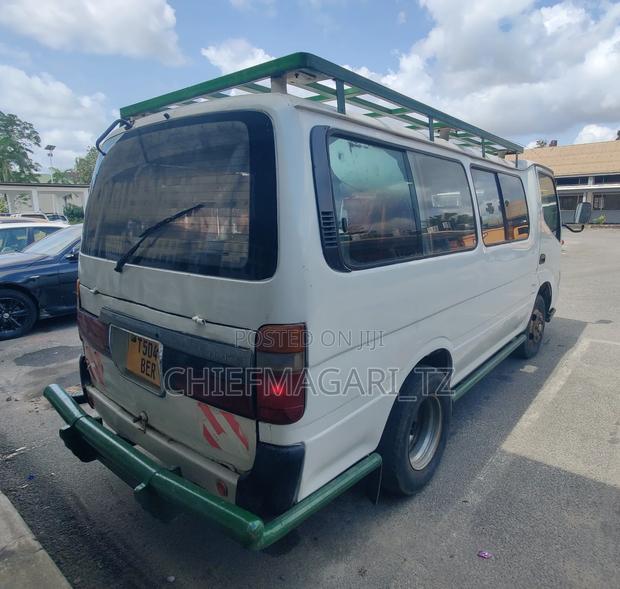 Toyota Dyna 2002 White