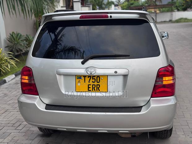 Toyota Kluger 2004 Silver