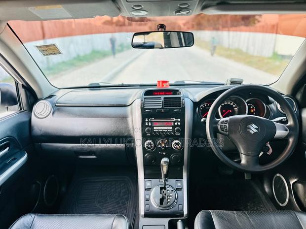 Suzuki Escudo 2008 White