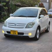 Toyota IST 2005 Pearl for sale