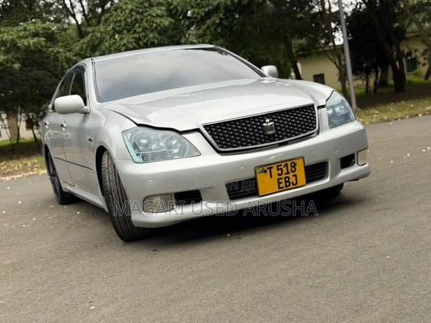 Toyota Crown 2006 Silver