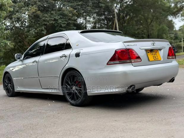 Toyota Crown 2006 Silver