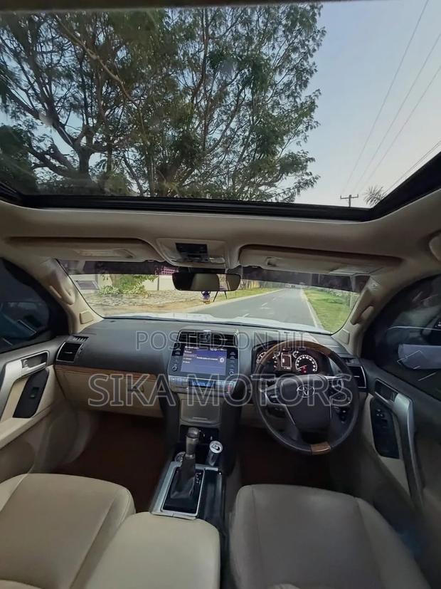 Toyota Land Cruiser Prado 2024 White