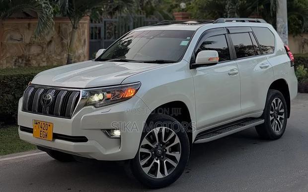Toyota Land Cruiser Prado 2024 White