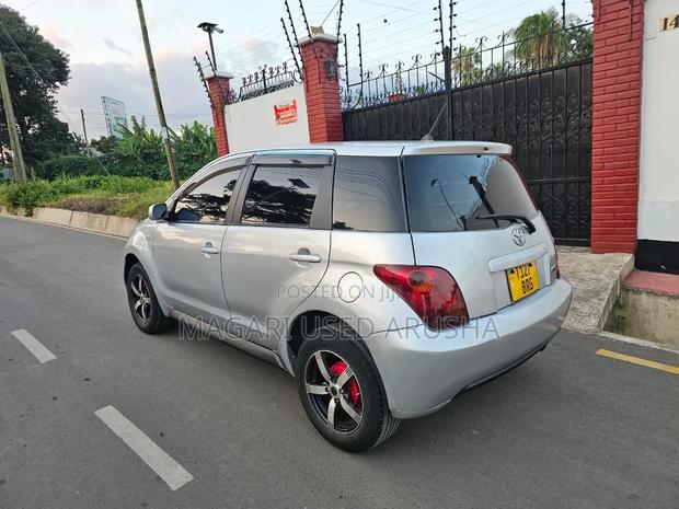 Toyota IST 2004 Silver