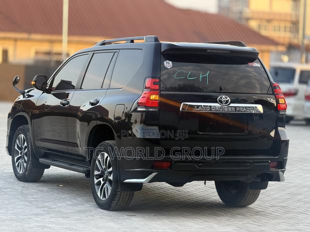 Toyota Land Cruiser Prado 2.7 2023 Black