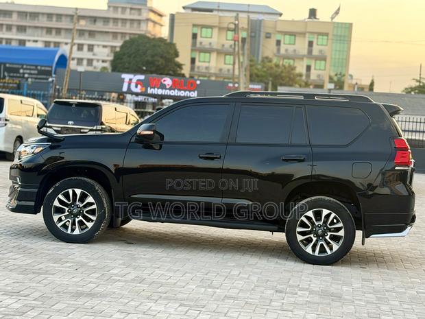 Toyota Land Cruiser Prado 2.7 2023 Black