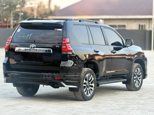 Toyota Land Cruiser Prado 2.7 2023 Black