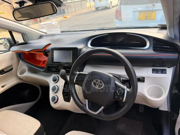 Toyota Sienta 2016 Black