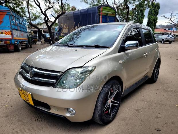 Toyota IST 2003 Beige