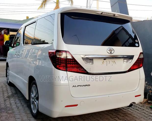 Toyota Alphard 2009 Ivory