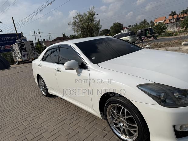 Toyota Crown 2008 White