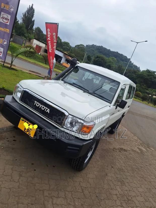 Toyota Land Cruiser 2008 Off white