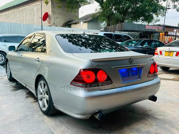 Toyota Crown 2004 Gray