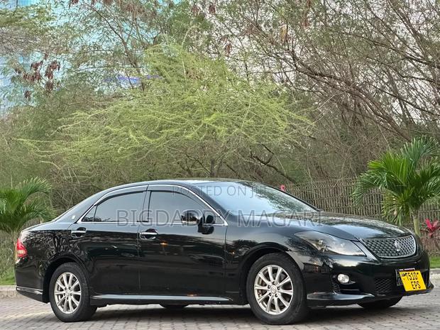 Toyota Crown 2010 Black