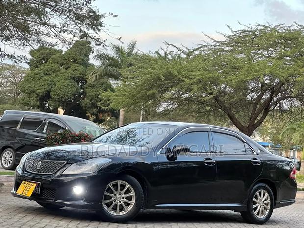 Toyota Crown 2010 Black