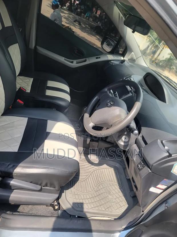 Toyota Vitz 2005 Silver