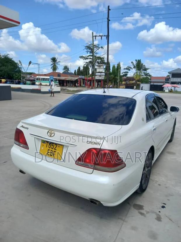 Toyota Crown 2007 White