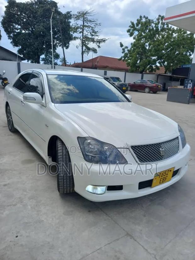 Toyota Crown 2007 White