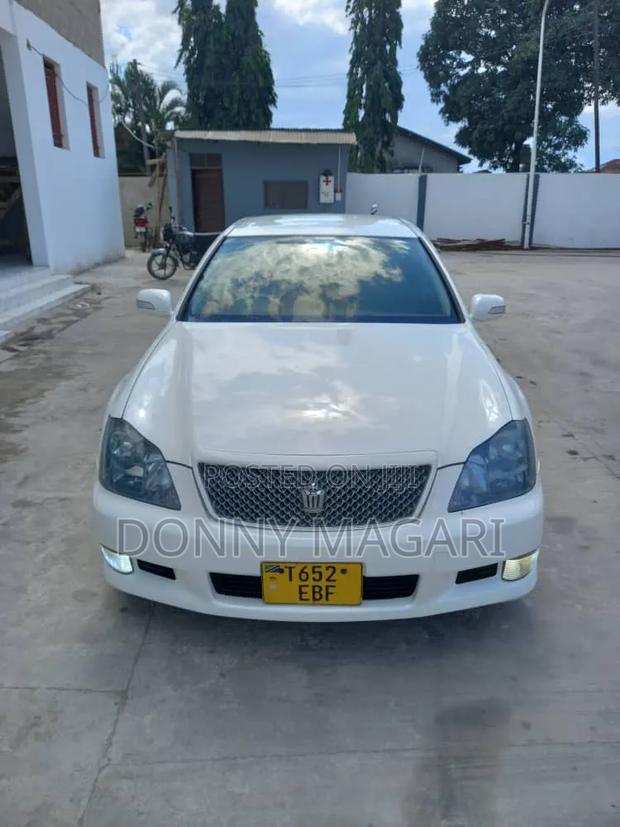 Toyota Crown 2007 White