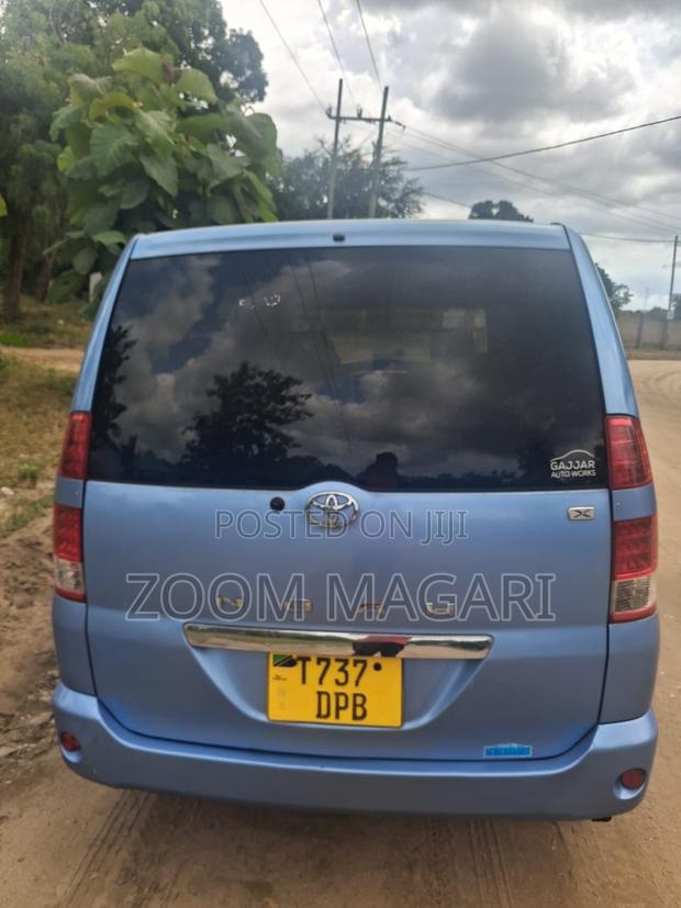 Toyota Noah 2003 Blue