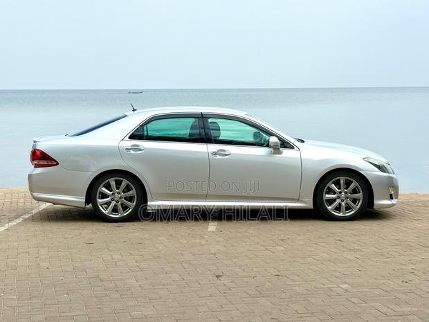 Toyota Crown 2012 Silver