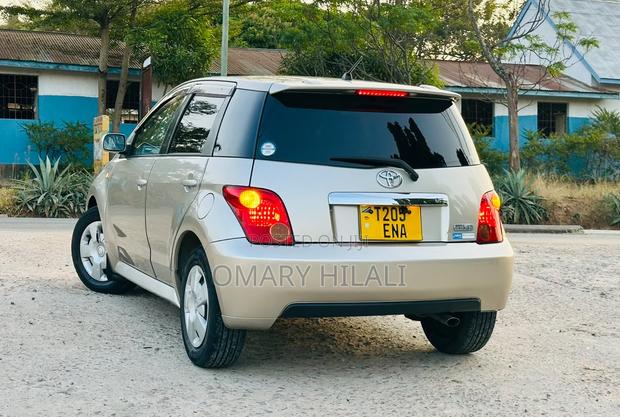 Toyota IST 2005 Silver