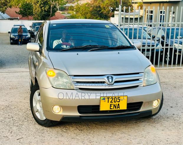 Toyota IST 2005 Silver
