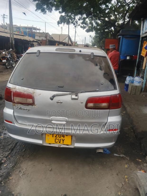 Nissan Liberty 2003 Silver