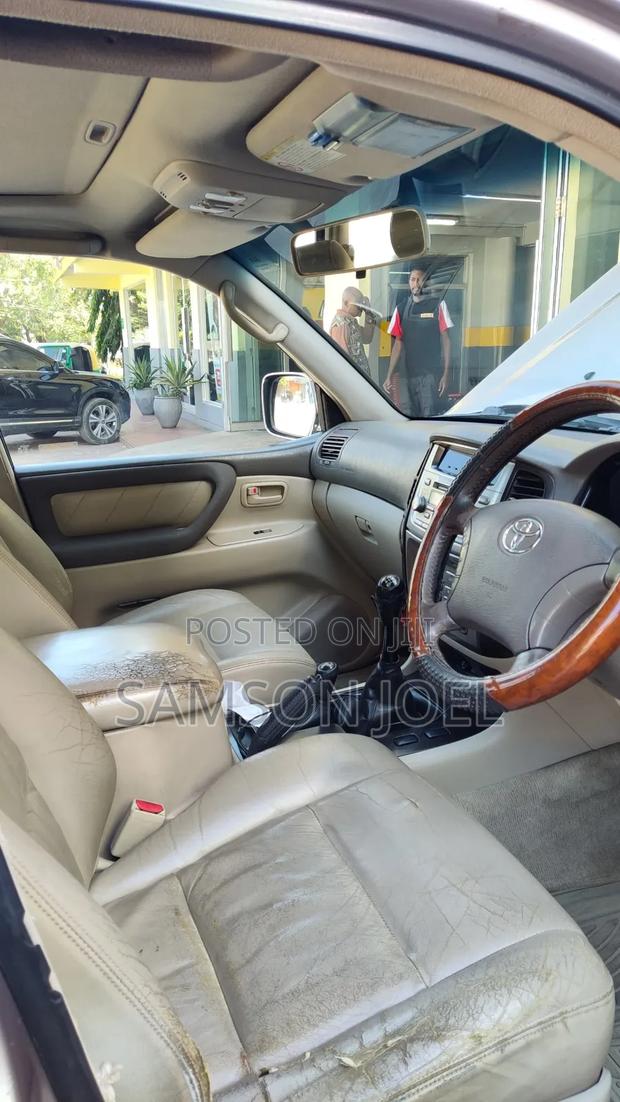 Toyota Land Cruiser 2004 Gold