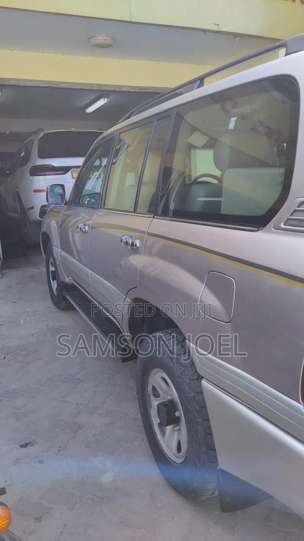 Toyota Land Cruiser 2004 Gold