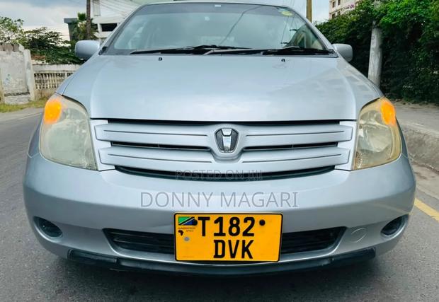 Toyota IST 2004 Silver