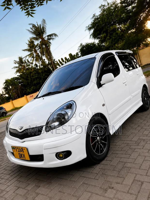 Toyota Fun Cargo 2003 White